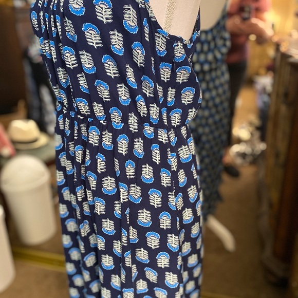 🎉SALE🎉J Crew Blue and White Patterned Dress - Picture 2 of 9